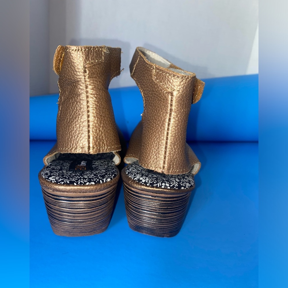 bernie mev. Bronze Metallic Wedge Sandals with Ankle Strap - Picture 4 of 8